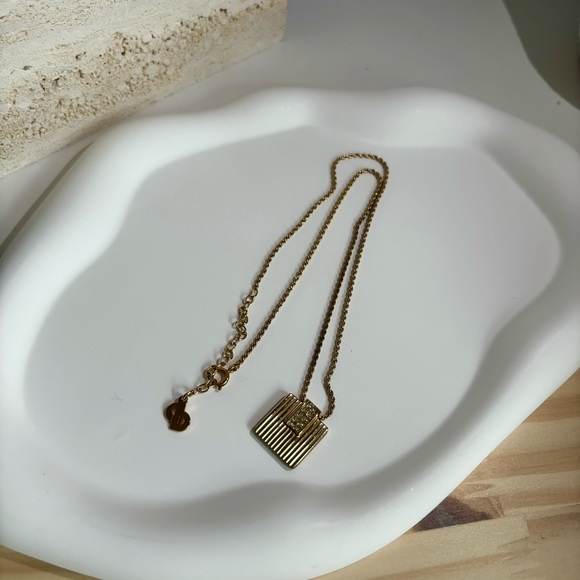 Authentic vintage Dior goldtone perfume bottle necklace - Picture 1 of 9